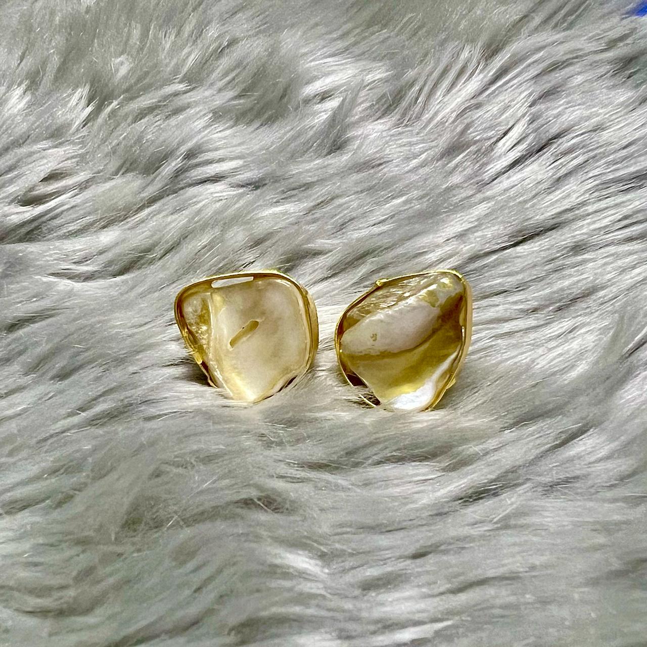 Ivory - The Mother of Pearl Earrings