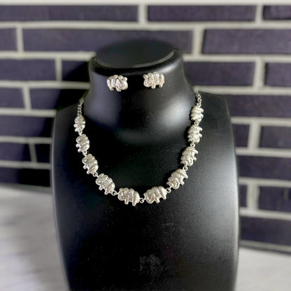 Gaja Necklace Set