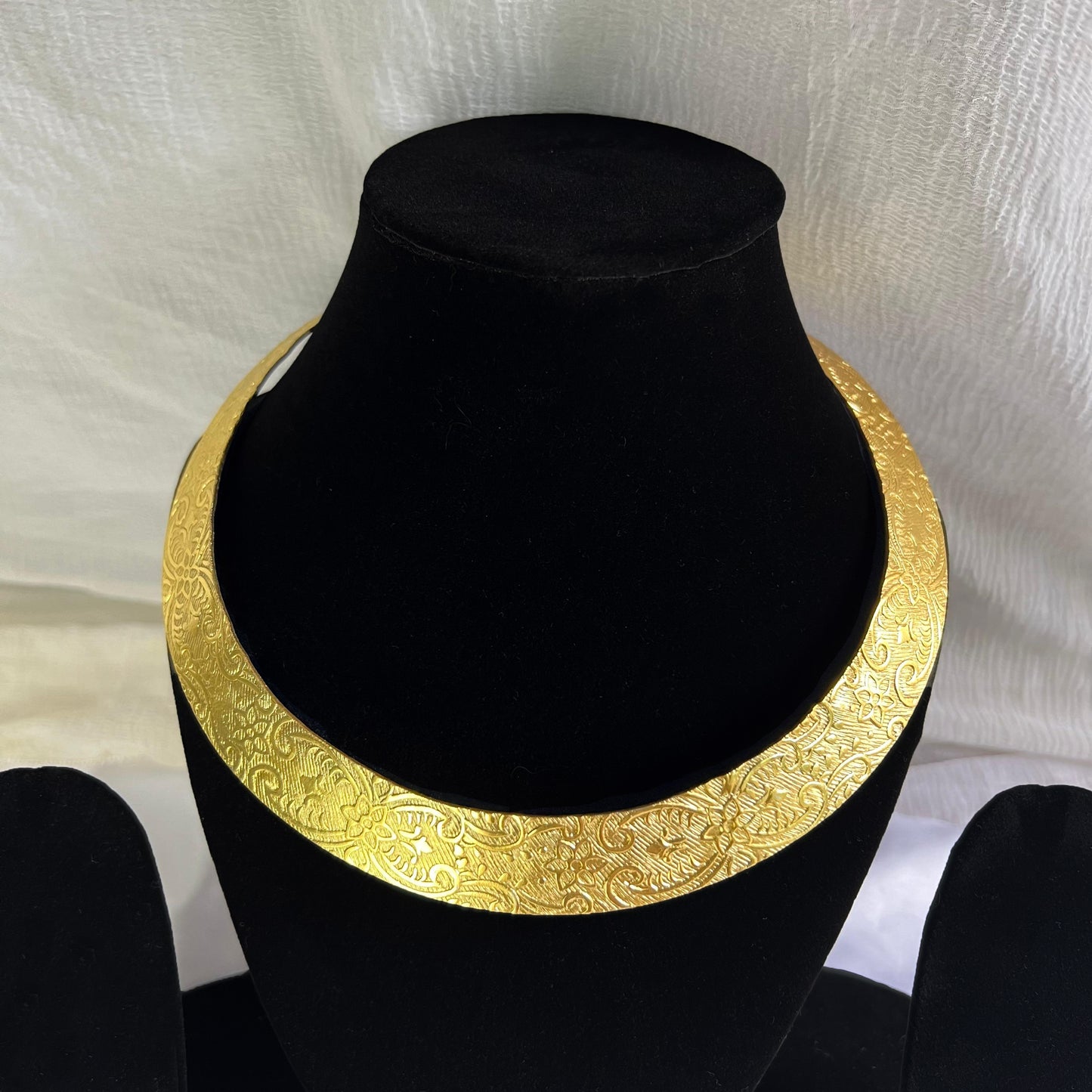 Golden Aura Neck-Cuff