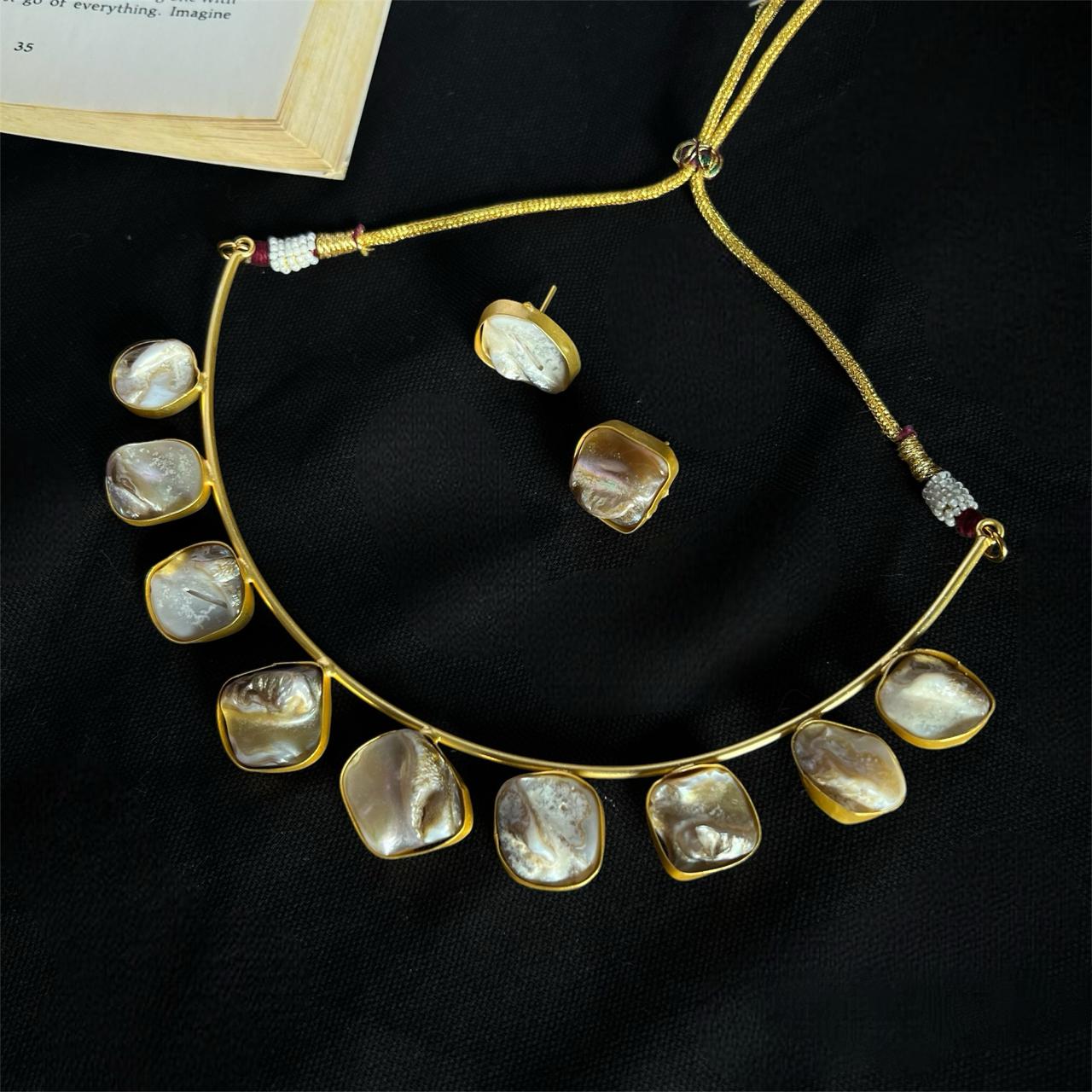 Ivory - The Mother of Pearl Choker